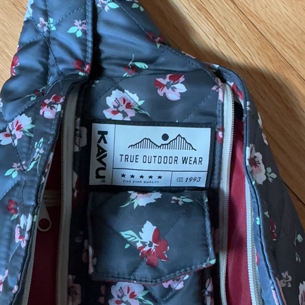 Kavu Rope Quilted Puff Bag - Picture 4 of 4